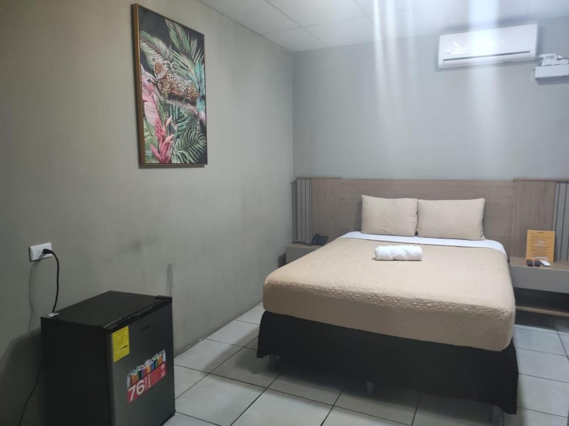Kartagus Hotel San Salvador Bagian luar foto